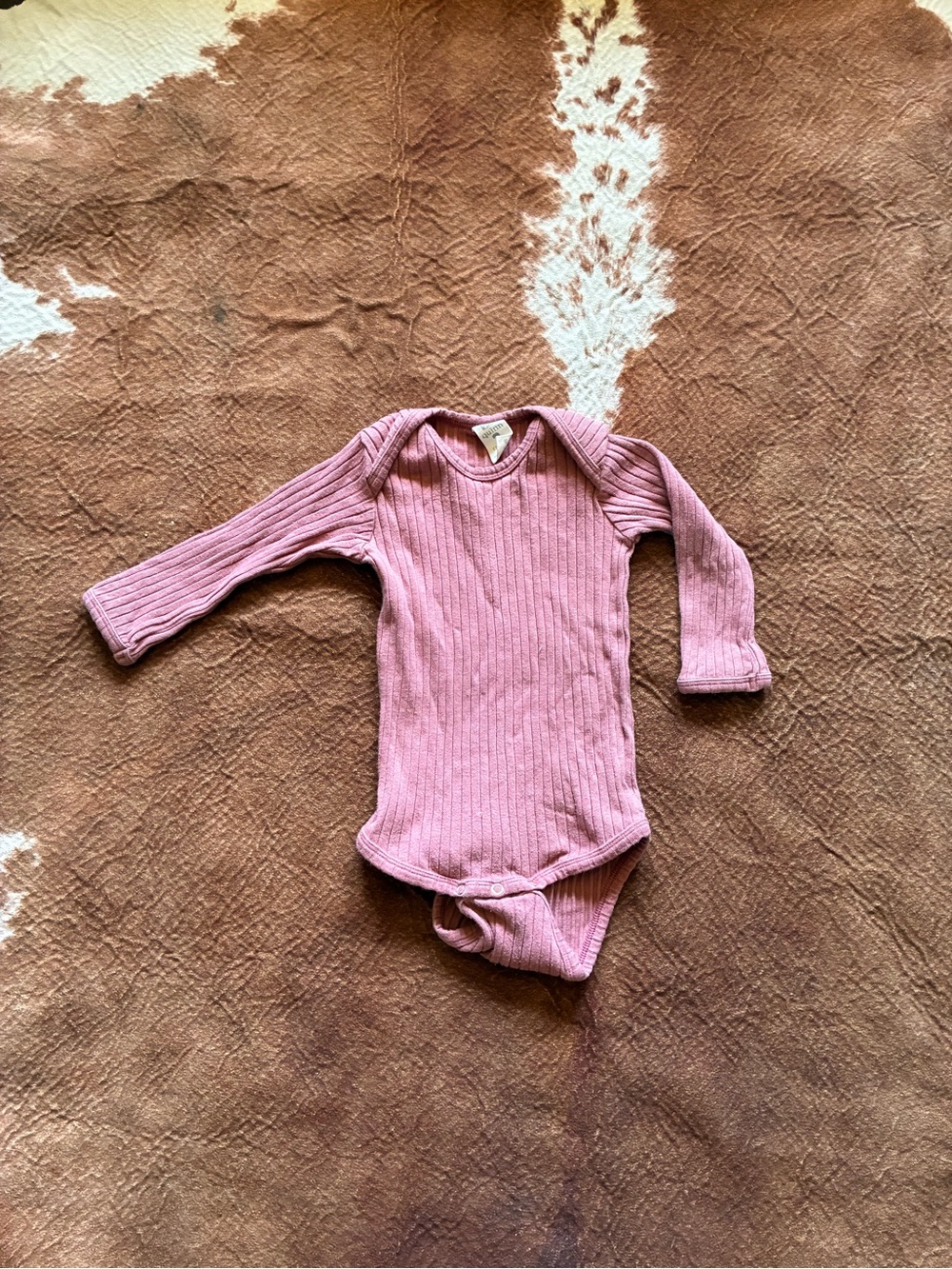 Kate Quinn long sleeve onesie
size 12/18 month
